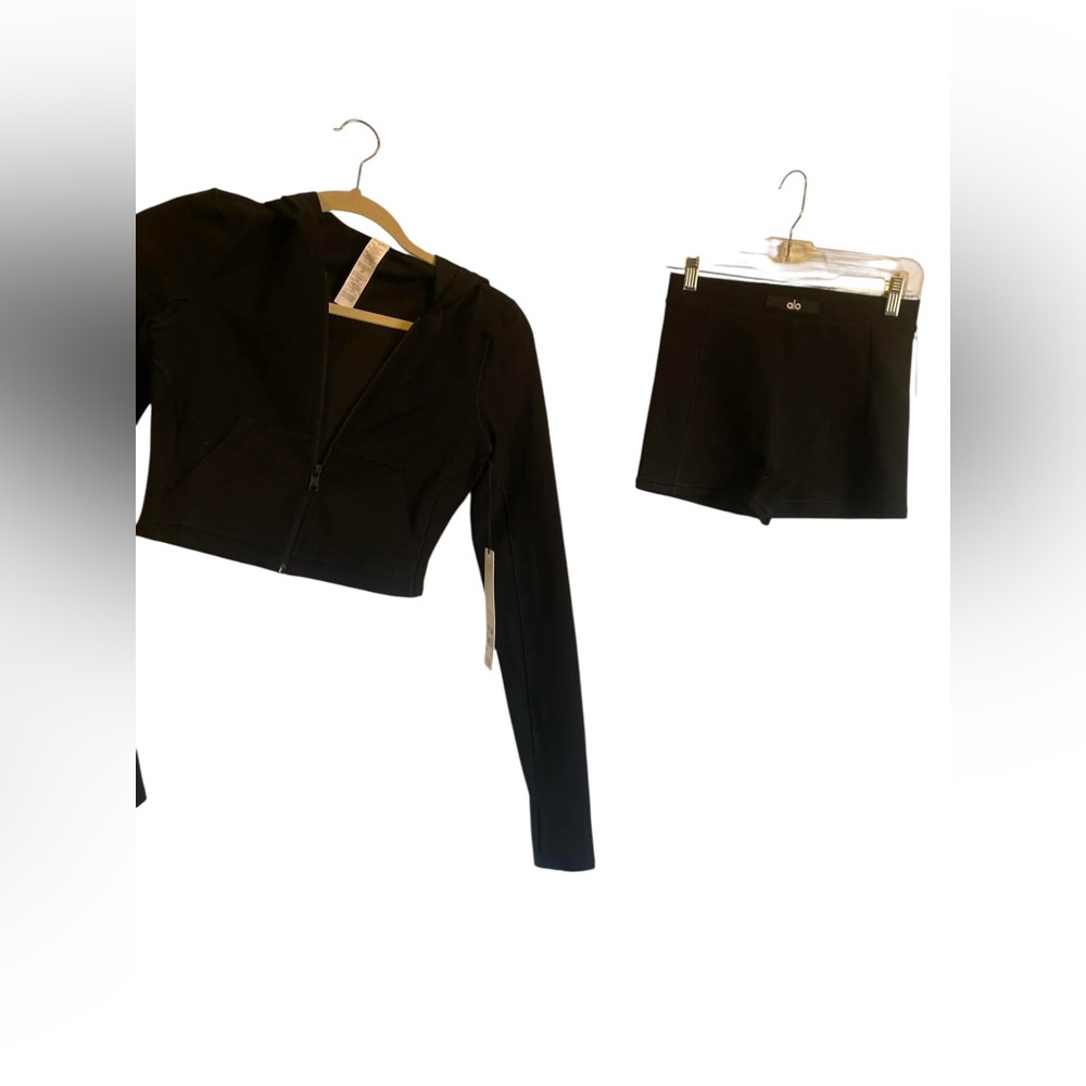 NWT Alo Yoga jacket and shorts set BLACK Size XS